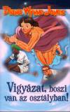 Diana Wynne Jones - Vigy�zat, boszi van az oszt�lyban!