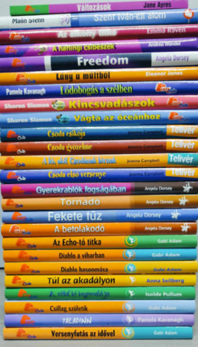 25 db k�nyv a PonyClub sorozatb�l