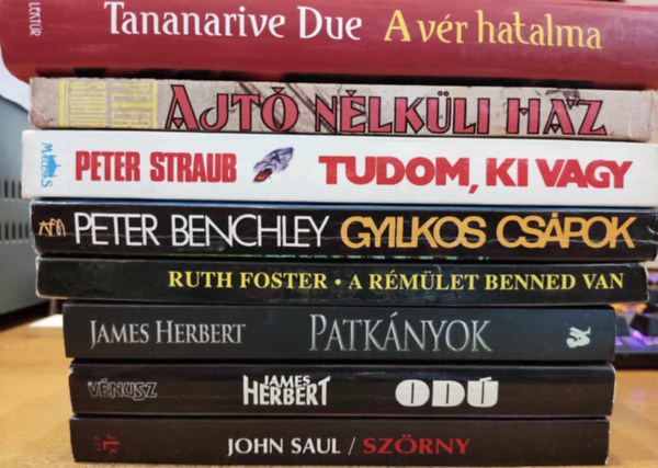 James Herbert, Ruth Foster, Peter Benchley, Peter Straub, Tananarive Due John Saul - 8 db Horror-regny: A rmlet benned van; A vr hatalma; Ajt nlkli hz; Gyilkos cspok; Patknyok; Od; Szrny; Tudom, ki vagy