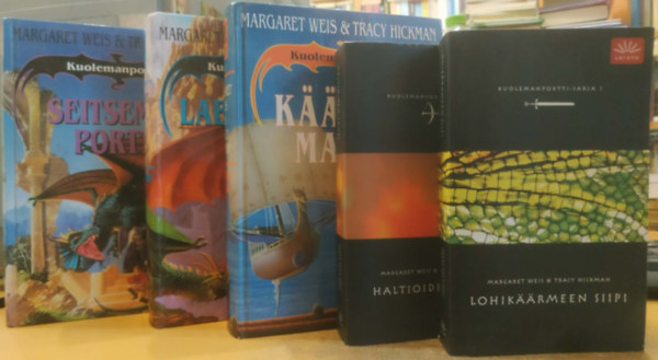 Tracy Hickman Margaret Weis - 5 db Kuolemanportti: Sarja I-II. Lohikäärmeen siipi + Haltioiden tähti; Käärmemaagi (4.); Labyrinttiin (6.); Seitsemäs portti (7.)
