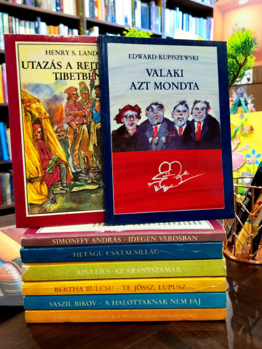 Henry S. Landor, Simonffy Andr�s, Kelecs�nyi G�bor, Apuleius, Bertha Bulcs�, Vaszil Bikov, J�kai M�r Edward Kupiszewski - H�res k�nyvek sorozat 8 darabos K�NYVMENT� AJ�NLAT: Valaki azt mondta, Utaz�s a rejtelmes Tibetben, Idegen v�rosban, H�t�g� csatacsillag, Az aranyszam�r,  te j�ssz, lupusz..., A halottaknak nem f�j, Csatak�pek a magyar szabads�gharcb�