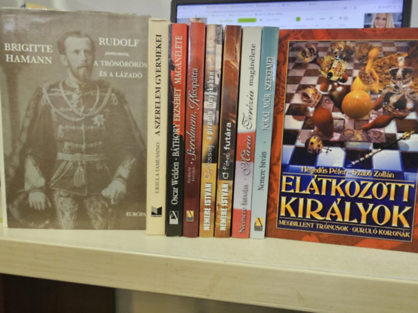 Ursula Tamussino, Oscar Welden, Nemere Istv�n, Szab� Zolt�n Heged�s P�ter Brigitte Hamann - 9db t�rt�nelmi k�nyv, K�NYVMENT� AJ�NLAT: Rudolf a tr�n�r�k�s+ A szerelem gyermekei+ B�thory Erzs�bet mag�n�lete+ Szerelmem, Kleop�tra+ Gyilkoss�g a piramis �rny�k�ban+ A f�ra� fut�ra+ M�ria Ter�zia mag�n�lete+ J�kai M�r s