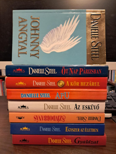 Danielle Steel - 8 db-os Danielle Steel KNYVMENT AJNLAT: Johnny Angyal+t nap Prizsban+A kr bezrul+Apu(Az let megy tovbb)+Az eskv+
