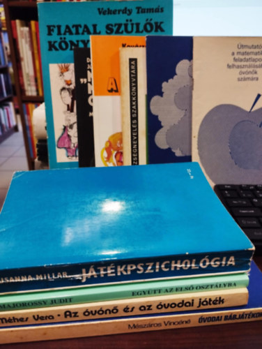 Majorossy Judit, Dr. Frenkl Rbert, Kovsznai Kat, Dr. Gyrgy Jlia, Susanna Millar, Mszros Vincn, Vekerdy Tams B. Mhes Vera - Pedaggia 10 db KNYVMENT AJNLAT: A nehezen nevelhet gyermek, Jtszik a gyerek, A sport helye az egszsgnevelsben, Egytt az els osztlyba, Az vn s az vodai jtk, tmutat a krnyezetismereti feladatlapok felhasznl