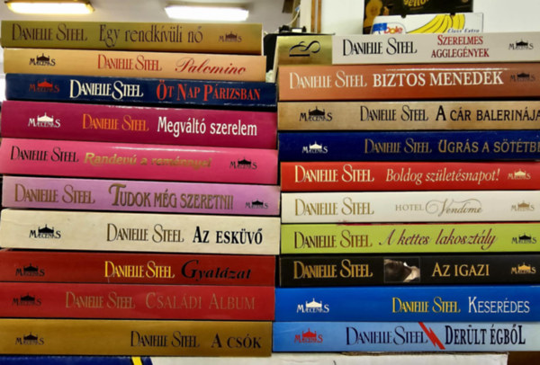Danielle Steel - 20db Steel kötet, KÖNYVMENTŐ AJÁNLAT: Egy rendkívüli nő+ Palomino+ Öt nap Párizsban+ Megváltó szerelem+ Randevú a reménnyel+ Tudok még szeretni+ Az esküvő+ Gyalázat+ Családi album+ A csók+ Szerelmes agglegények+ Biztos menedék+ A