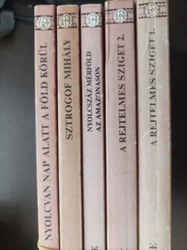 Jules Verne - 5db Verne k�nyv Nyolcvan nap alatt a F�ld k�r�l; Sztrogof Mih�ly; Nyolcsz�z m�rf�ld az Amazonason; A rejtelmes sziget 1.-2.