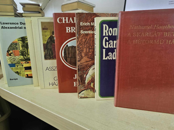 mile   Ajar, Erich Maria Remarque, Charlotte Bront, Lawrence Durrell Nathaniel Hawthorne (Romain Gary) - 6db klasszikus KNYVMENT AJNLAT: A skarlt bet-A htorm hz+ Lady L.+ Szerelem s hall rja+ Jane Eyre+ Szp asszonyok egy gazdag hzban I-II+ Alexandriai ngyes I-II