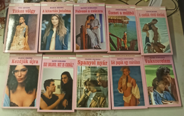 Maria Brown, Kathy Schranko, Syndie Maison, Tbb szerz Eva Arvens - 10 db Szerelem s romantika (51-60) lapszmig: Titkos vlgy +A kitarts jutalma +Felvon a cscsra +zenet a mltbl +A csodk rvid letek +Kezdjk jra +Egy bolond, mit csinl? +Spanyol nyr +Kt pupk egy csvban +Vakszerele