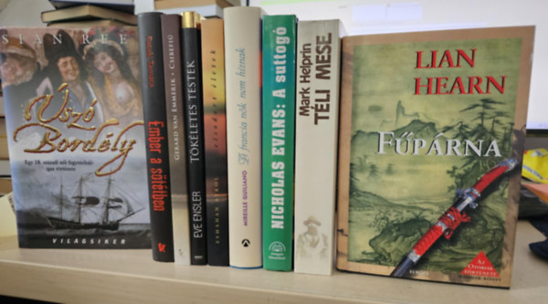 Pataki Tamara, Gerard van Emmerik, Eve Ensler, Esmahan Aykol, Mireille Guiliano, Nicholas Evans, Mark Helprin, Lian Hearn Sian Rees - 9db regény, KÖNYVMENTŐ AJÁNLAT: Úszó bordély+ Ember a sötétben+ Csibefiú+ Tökéletes testek+ Elsodort életek+ A francia nők nem híznak+ A suttogó+ Téli mese+ Fűpárna