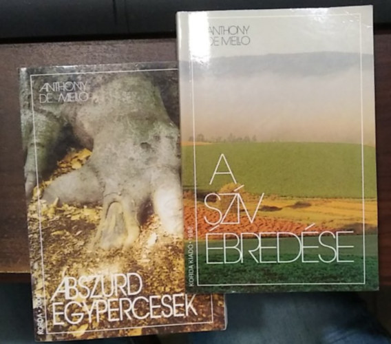 Anthony de Mello SJ - A sz�v �bred�se - Elm�lked�sek r�vid t�rt�netek alapj�n + Abszurd egypercesek (2db k�nyv)