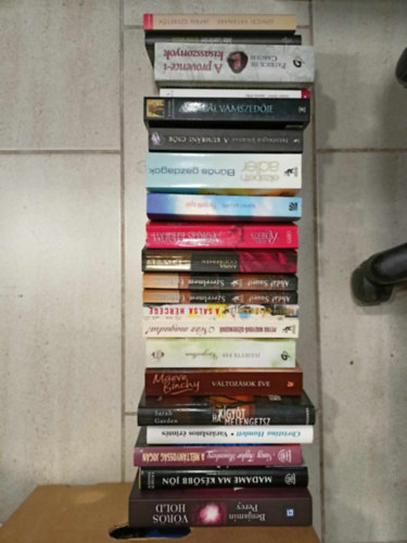 Nora Roberts, Elizabeth Adler, Patrick de Carolis, Benjamin Percy, Susanna Kubelka, Nancy Taylor Rosenberg, Christina Hamlett, Sarah Garden, Meaeve Binchy, Frdrique Jourdaa, Junicsi Maeve Binchy - 20 db-os romantika, trtnelmi regny- KNYVMENT AJNLAT : Vrs hold+ Madame ma ksbb jn+ A mltnyossg jogn+ Varzslatos rints+ Ha kgyt melengetsz +Vltozsok ve+ A kumrni csk+ Japn szeretk+ A provence-i kis