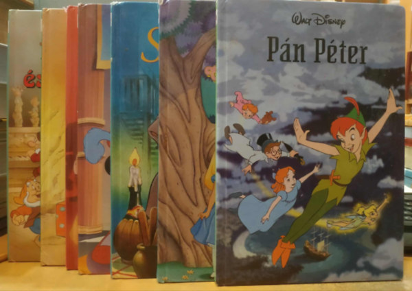 Walt Disney - 7 db Disney könyvklub: Hófehérke és a hét törpe; Micimackó karácsonya; Pinocchio; Koldus és királyfi; Susi és tekergő; Alice Csodaországban; Pán Péter