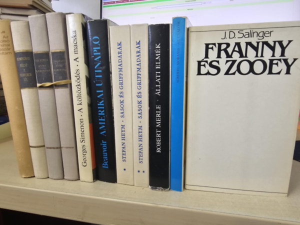 Ernest Hemingway, Lev Tolsztoj, Georges Simenon, Simone de Beauvoir, Stefan Heym, Merle Robert, Alberto Moravia, J. D. Salinger Pu Ji - 9db reg�ny 11 k�tetben, K�NYVMENT� AJ�NLAT: Pu Ji az utols� k�nai cs�sz�r voltam+ B�cs� a fegyverekt�l+ Anna Karenina I-II+ A k�lt�zk�d�s/ A macska+ Amerikai �tinapl�+ A sasok �s griffmadarak I-II+ �llati elm�k+ Az unalom+ Franny