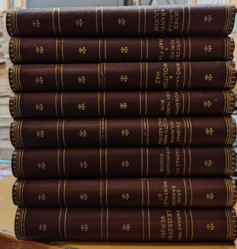 Kor�syn�-R�z Lola, Herczeg Ferenc, S�sdi S�ndor, Farkas P�l, B�r� Lajos, Farkas Imre, Zsigray Julianna, D�nes Gizella - 8 db magyar irodalom: A nap fia; A Molitor-h�z; Aranyliliom; Egy hord� bor; Legszebb versei (Farkas Imre); Megtal�lt �t; Mithradates kincse; Sz�ts Mara h�zass�ga