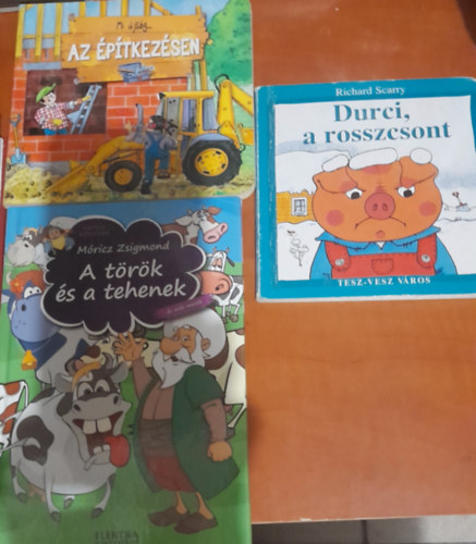 M�ricz Zsigmond Richard Scarry - 3 db mesek�nyv: Mi �js�g... az �p�tkez�sen, A t�r�k �s a tehenek �s m�s mes�k, Durci, a rosszcsont (Richard Scarry)