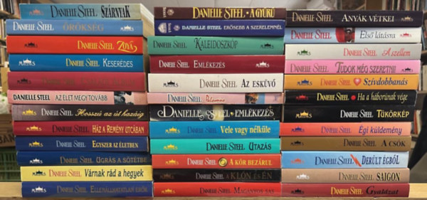 Danielle Steel - 36 db Danielle Steel könyv: Szárnyak, Örökség, Zoya, Keserédes, Családi album, Az élet megy tovább, Hosszú at út hazáig, Ház a Remény utcában, Egyszer az életbne, Ugrás a sötétbe, Várnak rád a hegyek, Ellenállhatatlan erők, A g