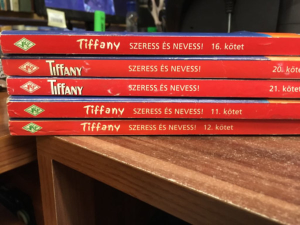 5db -Tiffanny különszám: -almás pite,tömény igazság,-spicces professzor,A pénzmosónő,Utókezelés,-Kapóra jött baleset,Iskolapélda,-Pályázz a szívemre,-Tűzveszély,-Bábból a lepke,-Jól kifogtam!,-Szállj velem!,-Miben sántikálsz