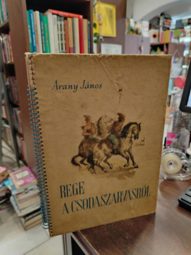 Arany Jnos - Rege A Csodaszarvasrl. Sznyi Gyula egszoldalas sznes, s szvegkzti fekete-fehr rajzaival.