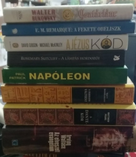 E.M. Remarque, Rosemary Sutcliff, Paul Patrick, Matt Bondurant, Matthew Pearl, Irving Wallace Walter Bukowsky - 8 db-os KÖNYVMENTŐ AJÁNLAT, szórakoztató irodalom: Csatárlánc+ A fekete obeliszk+ A Jézus kód+ A lámpás hordozói+ Napóleon+ A harmadik változat+ A Dante-kör+ Az elveszett evangélium