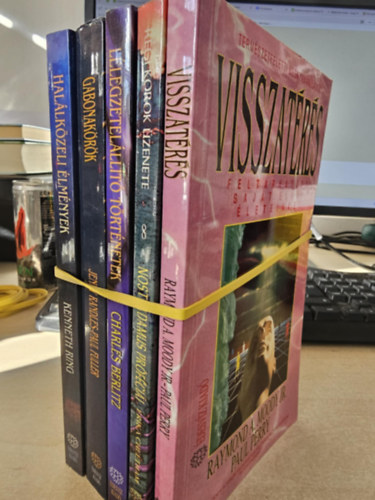 Randles, Jenny-Fuller, Paul, Charles Berlitz, Erika Cheetham, Moody, Raymond A. Jr.-Perry, Paul Kenneth Ring - 5db ezoterika, K�NYVMENT� AJ�NLAT: Hal�lk�zeli �lm�nyek+ Gabonak�r�k+ L�legzetel�ll�t� t�rt�netek+ Nostradamus pr�f�ci�i+ Visszat�r�s