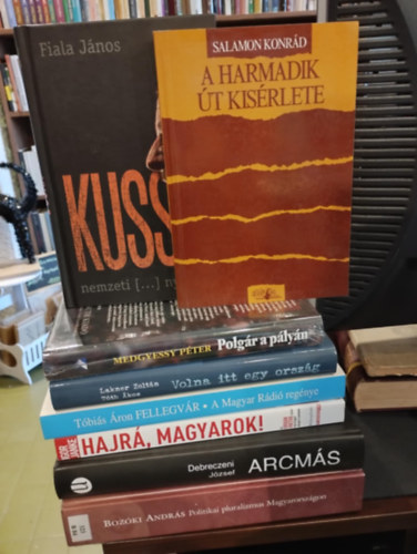 Debreczeni J�zsef, Igor Janke, T�bi�s �ron, Lakner Zolt�n, Medgyessy P�ter, Salamon Konr�d, Fiala J�nos Boz�ki Andr�s - Magyar politika 8 darabos k�nyvcsomag K�NYVMENT� AJ�NLAT: Politikai pluralizmus Magyarorsz�gon, Arcm�s, Hajr�, magyarok!, Fellegv�r-A Magyar R�di� reg�nye, Volna itt egy orsz�g, Polg�r a p�ly�n, A harmadik �t k�s�rlete, Kuss
