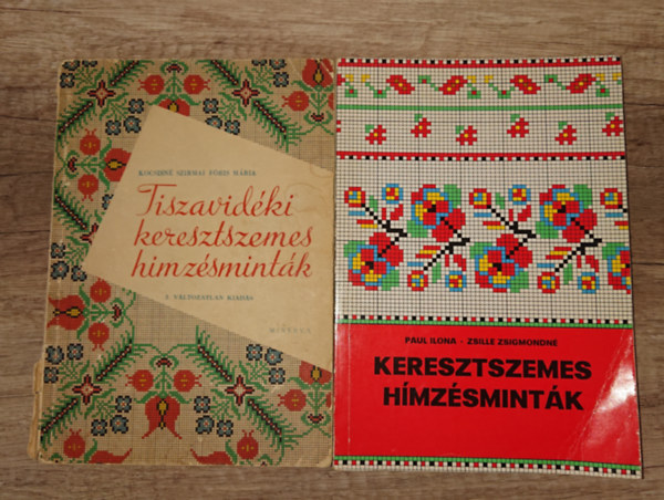 Kocsisné Szirmai Fóris Mária, Paul Ilona-Zsille Zsigmondné - 2 kiadvány a keresztszemes hímzésmintákról: Tiszavidéki kereszztszemes hímzésminták + Keresztszzemes hímzésminták