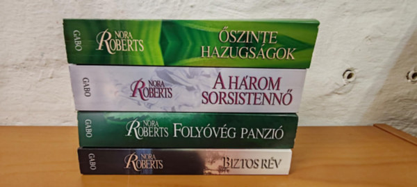 Nora Roberts - Nora Roberts könyvcsomag