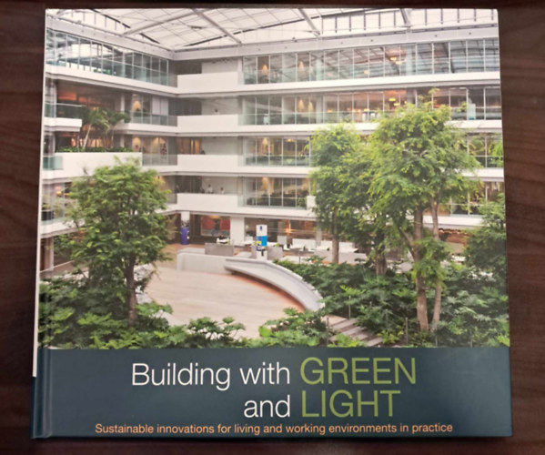 Building with green and light - Sustainable innovations for living and working environments in practice (Z�ld �s vil�gos �p�tkez�s - Fenntarthat� innov�ci�k lak�- �s munkak�rnyezetekhez a gyakorlatban)