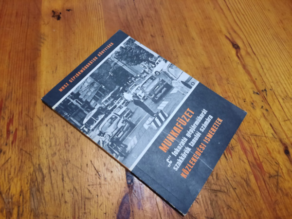 Ismeretlen Szerz� - Munkaf�zet "C" fokozat� g�pj�rm�bar�t szakk�r�k tanul�i sz�m�ra k�zleked�si ismeretek