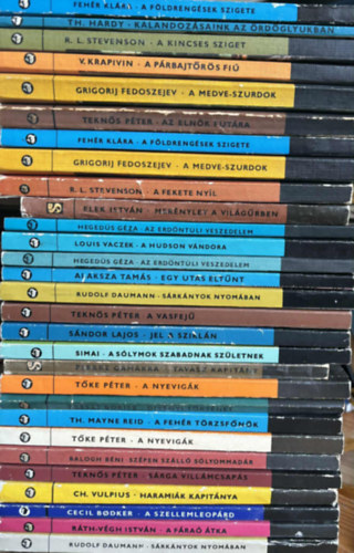 false - 29 db kötet a Delfin könyvek sorozatból