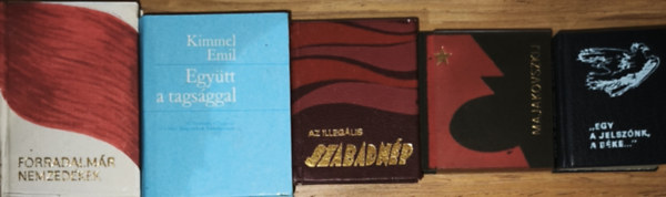 5db szocializmussal kapcsolatos m� (minik�nyv) - Forradalm�r nemzed�kek, Kimmel Emil-Egy�tt a tags�ggal, Az illeg�lis szabadn�p, Majakovszkij-Teli torokb�l, ,,Egy a jelsz�nk, a b�ke..."