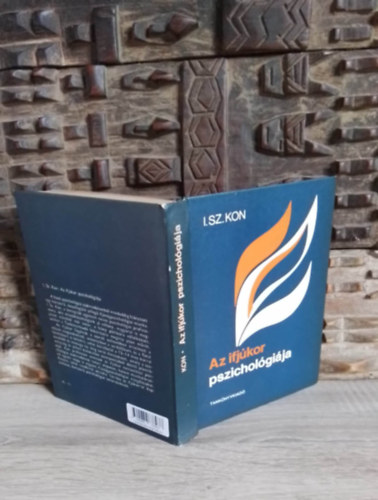 Dr. Benda Mria  I. Sz. Kon (ford.), Molnr Magda (lektor) - Az ifjkor pszicholgija - Az ifjkor mint a tudomnyos kutats trgya, az lett egyik szakasza, az "n" felfedezse, Pszichoszexulis fejlds: Fik s lnyok kapcsolatai