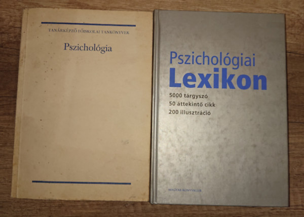2 fontos k�nyv pszichol�gi�t tanul�knak: Pszichol�gia (Tan�rk�pz� F�iskolai Tank�nyvek), Pszichol�giai lexikon
