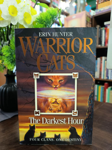 Erin Hunter - Warrior cats. The darkest Hour.  Harcosmacsk�k sorozat sorozat els� ciklus�nak, a The Prophecies Begin-nek a hatodik, befejez� k�tete.