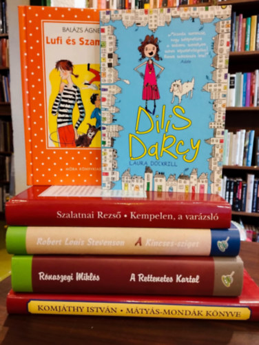 Balázs Ágnes, Szalatnai Rezső, Robet Louis Stevenson, Rónaszegi Miklós, Komjáthy István Laura Dockrill - fjúsági irodalom 6 darabos KÖNYVMENTŐ AJÁNLAT: Dilis Darcy, Lufi és Szamóca, Kempelen, a varázsló, A kincses-sziget, A rettenetes Kartal, Mátyás-mondák könyve