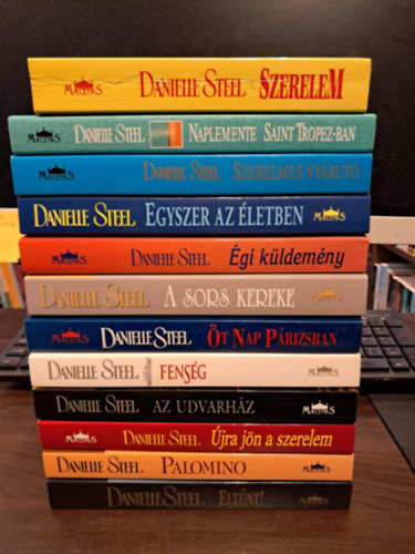 Danielle Steel - 12 db-os Danielle Steel KNYVMENT AJNLAT: Szerelem, Naplemente Saint Tropez-ban, Szerelmes nyrut, Egyszer az letben, gi kldemny, A sors kereke,