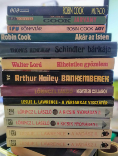 Thomas Keneally, Arthur Haley, Lrincz L. Lszl, Leslie L. Lawrence Robin Cook - 11 db kalandregny csomag: A vadsz I-II.+ A Kicsik nyomban I-II.+ A vrfarkas visszatr+ Kegyetlen csillagok+ Bankemberek+ Hihetetlen gyzelem+ Schindler brkja+ Akr az Isten+ Agy+ Jrvny+ Mutci