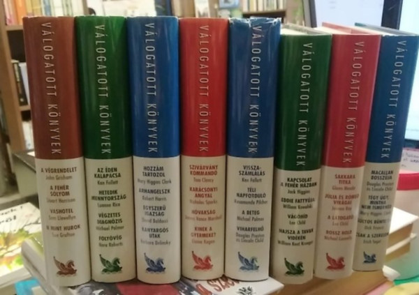 Ken Follett, Nora Roberts, Mary Higgins Clark, David Baldacci, Tom Clancy, Nicholas Sparks, Rosamunde Pilcher, Lee Child, Michael Connelly, Erich Segal John Grisham - 8 db k�nyvben 32 m� K�NYVMENT� AJ�NLAT, sz�rakoztat� irodalom: A v�grendelet/A Feh�r S�lyom/Vashotel/H mint hurok+ Az �den kalap�csa/Hetedik mennyorsz�g/V�gzetes diagn�zis/Foly�v�g+ Hozz�m tartozol/Arhangelszk/Egyszer� igazs�g/Kan
