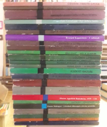 Bulat Okudzsava, Lars Gustafsson, Tadeusz Rózewicz, Zofia Posmysz, Ryszard Kapuscinski, Giovanni Arpino, Raymond Queneau, Miodrag Pavlovic, Robert Pinget, Pierre Daix, H.E. Nossack, A Gabriel Cousin - Modern könyvtár csomag, 24 kötet
