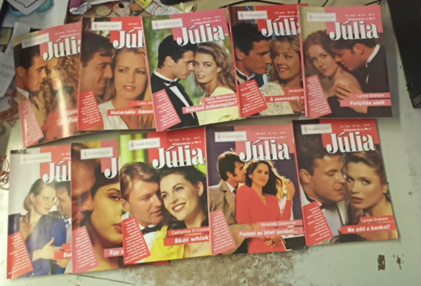 Amanda Carpenter, Helen Brooks, Day Leclaire, T�bb szerz� Lynne Graham - J�lia magazin 161-170. lapsz�mig: Ne add a bankot! - Festeni se lehet szebbet - Sk�t whisky - Egy szav�t se hidd! - Babakaland - Fel�j�t�s alatt - A szenved�ly mestere - Esk�v� sohanapj�n? - Hat�rid�s h�zass�g - �sszez�rva