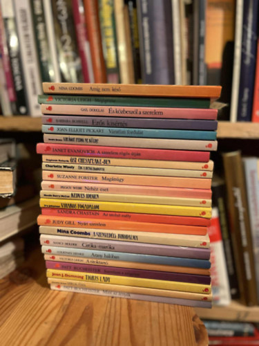 23 db k�tet a V�r�s R�zsa Szerelmes Reg�nyek sorozatb�l