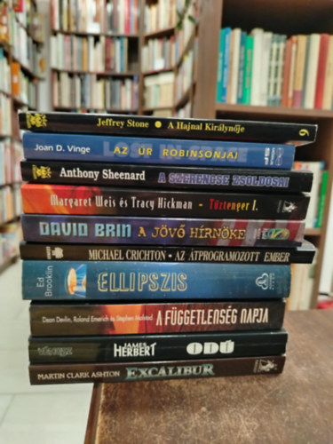 Michael Crichton James Herbert - KNYVMENT AJNLAT, 10 db. Sci-fi, Fantasy. A Hajnal Kirlynje+Az r Robinsonjai+A szerencse zsoldosai+Tztenger I.+A jv hrnke+Az tprogramozott ember+Ellipszis+A Fggetlensg napja+Od+Excalibur