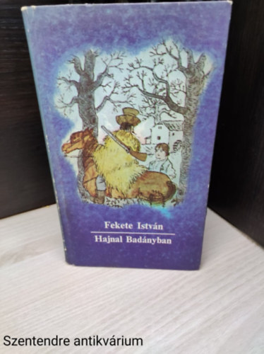 Fekete István - Hajnal Badányban-Fekete-fehér illusztrációkat tartalmaz.