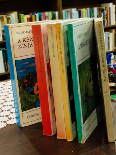 Carson McCullers, John Updike, Alejo Carpenter, Alberto Moravia, Dashiell Hammet Vladimir Páral - Európa zsebkönyvek 6 darabos KÖNYVMENTŐ AJÁNLAT: A képzelet kínja, Magányos vadász a szív, Nyúlcipő, Az idő háborúja, A megvetés, A máltai sólyom