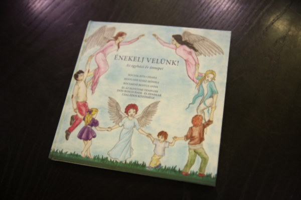 �nekelj vel�nk - Az egyh�zi �v �nnepei CD mell�klettel!!