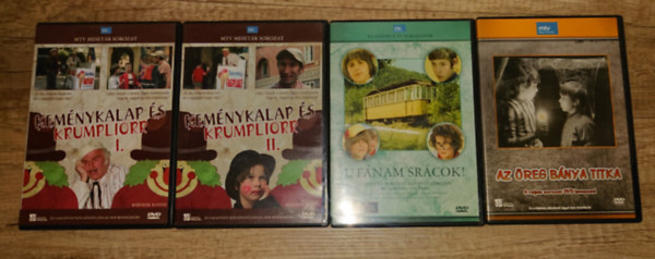 3 klasszikus magyar ifj�s�gi sorozat 4 DVD-n: Kem�nykalap �s Krumplioor I-II. Ut�nam, sr�cok!, Az �reg b�nya titka