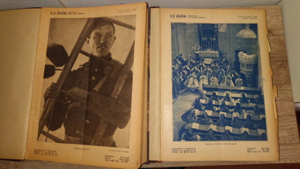 Az j idk cm folyirat teljes 1933-as vfolyama kt ktetbe ktve.