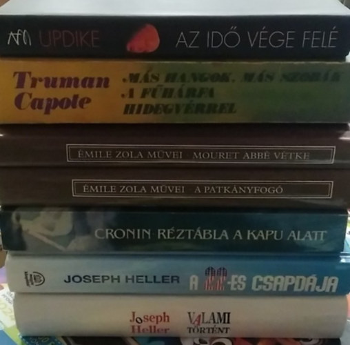 A. J. Cronin, �mile Zola, Truman Capote, John Updike Joseph Heller - 7 db-os K�NYVMENT� AJ�NLAT, klasszikus: Valami t�rt�nt+ A 22-es csapd�ja+ R�zt�bla a kapu alatt+ A patk�nyfog�+ Mouret abb� v�tke+ Az id� v�ge fel�+ M�s hangok, m�s szob�k - A f�h�rfa - Hidegv�rrel