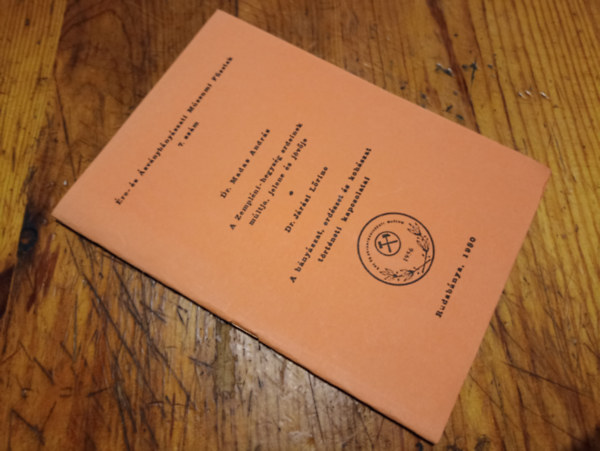 T�bb szerz� - �rc- �s �sv�nyb�ny�szat m�zeumi f�zetek 7.sz�m