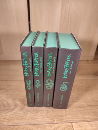 Harry Potter Jubileumi kiad�s - Mardek�r 1-4.: Harry Potter �s a b�lcsek k�ve + Harry Potter �s a titkok kamr�ja + Harry Potter �s az azkabani fogoly + Harry Potter �s a T�z Serlege